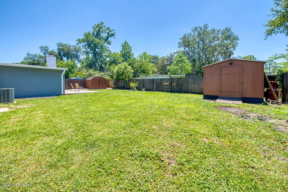 5128 Spring Glen Road Jacksonville, FL 32207 - Photo 22 of 24 a backyard of a house with lots of green space