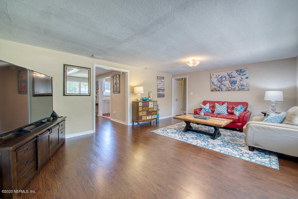 5128 Spring Glen Road Jacksonville, FL 32207 - Photo 4 of 24 a living room with furniture and a flat screen tv