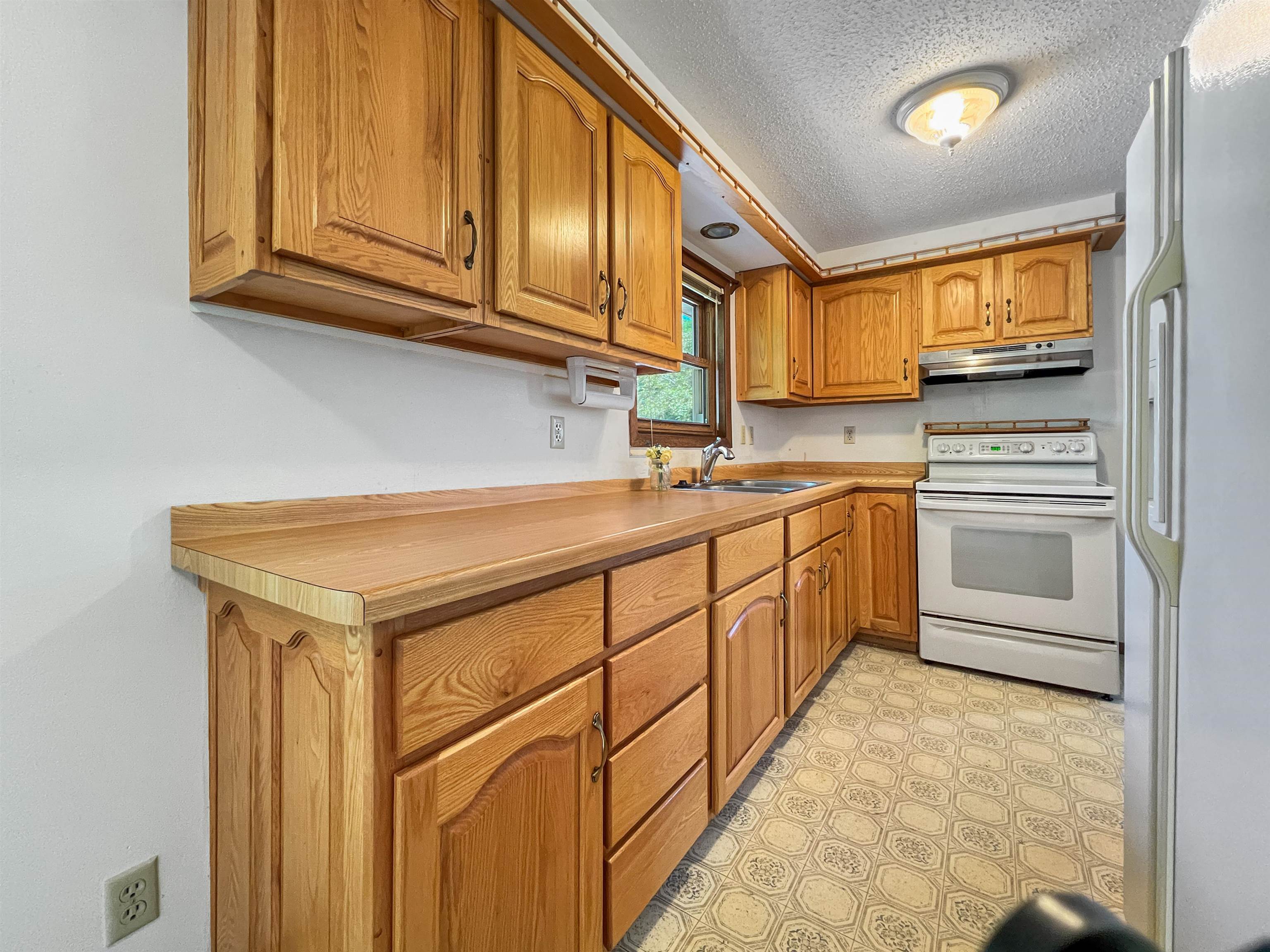 1499 Hemlock Drive Reedsburg, WI 53959 - Photo 13 of 49