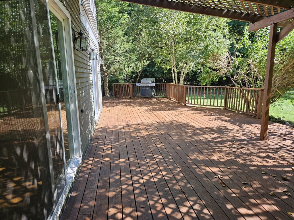 144 Parmenter Road Hudson, MA 01749 - Photo 8 of 39
