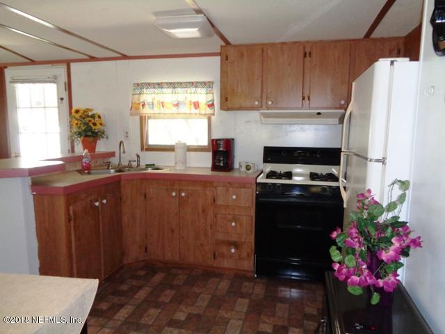 218 Violet Avenue Interlachen, FL 32148 - Photo 4 of 12 kitchen