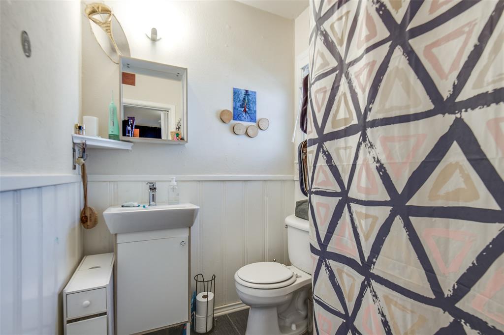 723 Skillman Street Dallas, TX 75214 - Photo 20 of 23 Back house bathroom