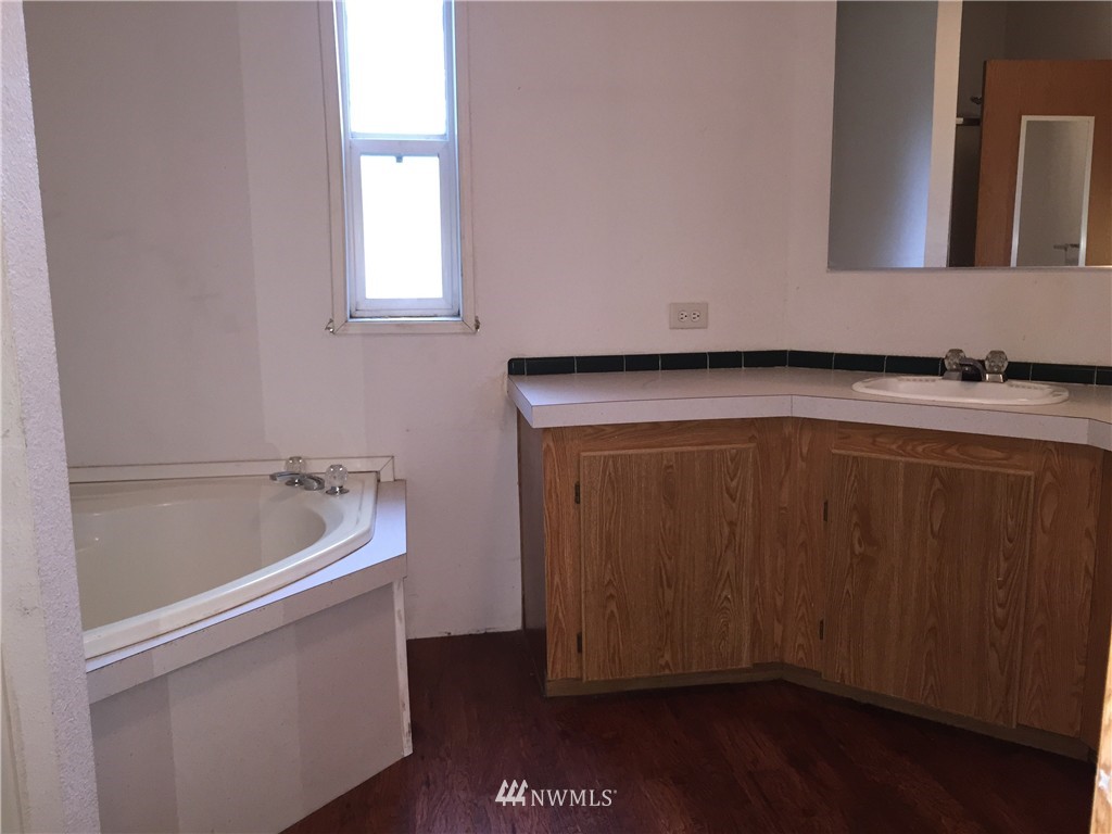 1725 Southeast 166th Street Renton, WA 98055 - Photo 12 of 12
