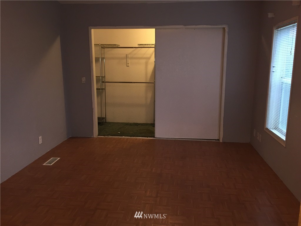 1725 Southeast 166th Street Renton, WA 98055 - Photo 7 of 12
