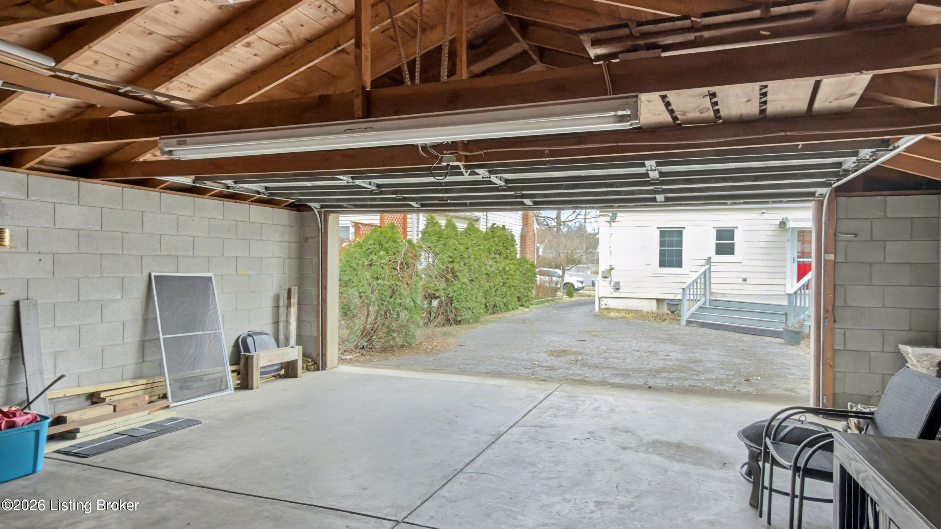 3132 Bobolink Road Louisville, KY 40213 - Photo 19 of 24 Garage