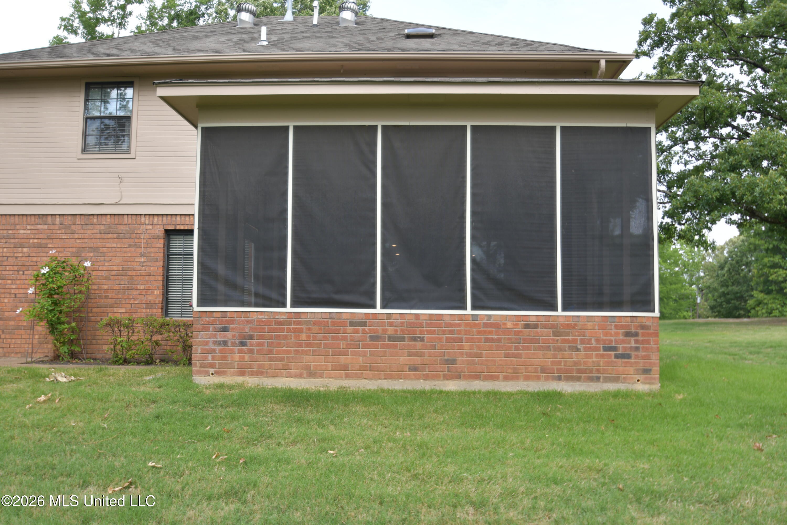 1780 Malone Road Nesbit, MS 38651 - Photo 22 of 31 Enclosed Patio