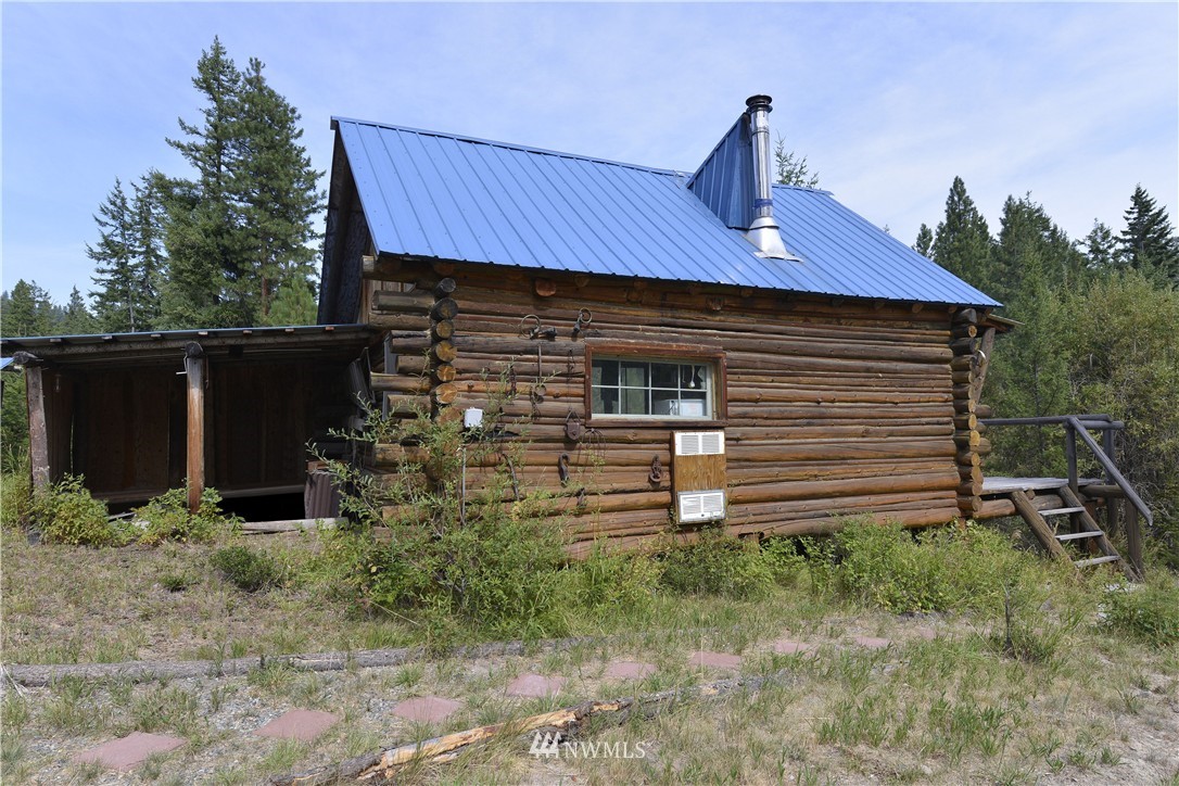8 Eklund Road Winthrop, WA 98862 - Photo 1 of 21 Gallery Image 1