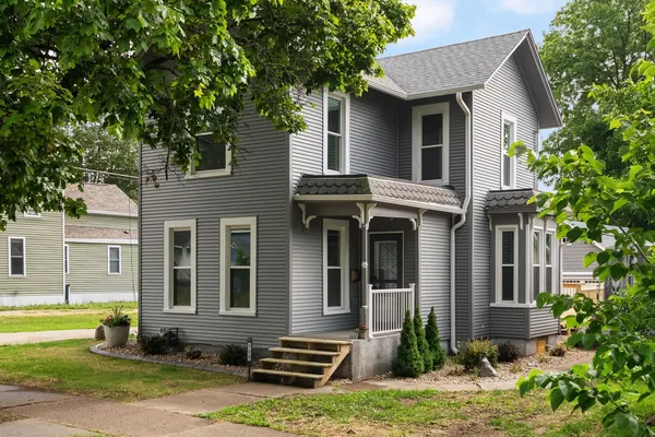 $399,900 | 122 South 1st Street, Evansville, WI 53536
