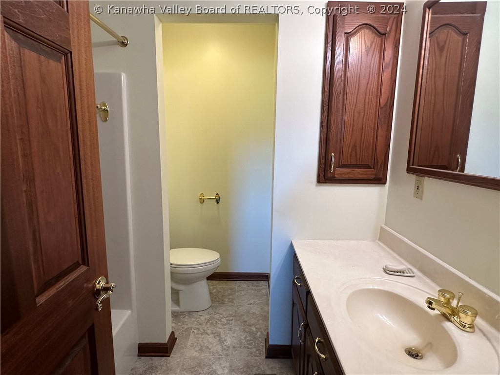 49 Ridgewood Drive Point Pleasant, WV 25550 - Photo 30 of 38 Hall Bath