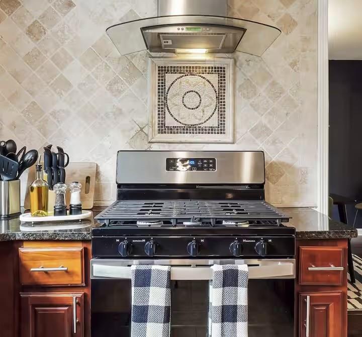 230 Chaffin Ridge Trace Roswell, GA 30075 - Photo 5 of 20 a stove top oven sitting inside of a kitchen