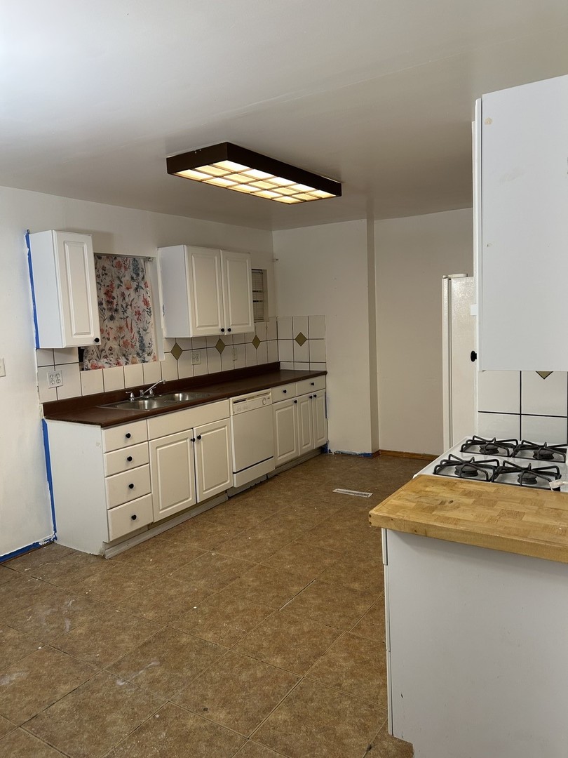 811 North Randall Road, Unit B Aurora, IL 60506 - Photo 12 of 53