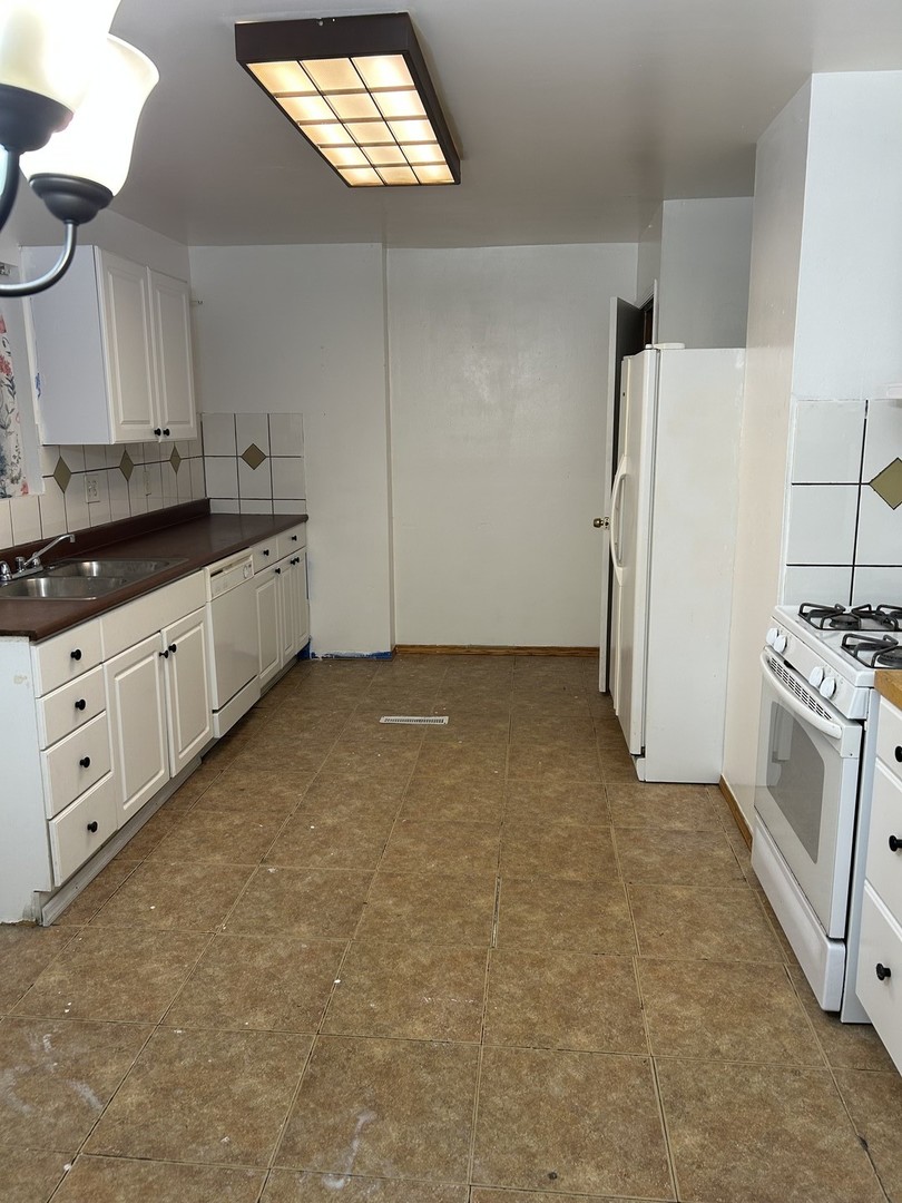 811 North Randall Road, Unit B Aurora, IL 60506 - Photo 13 of 53