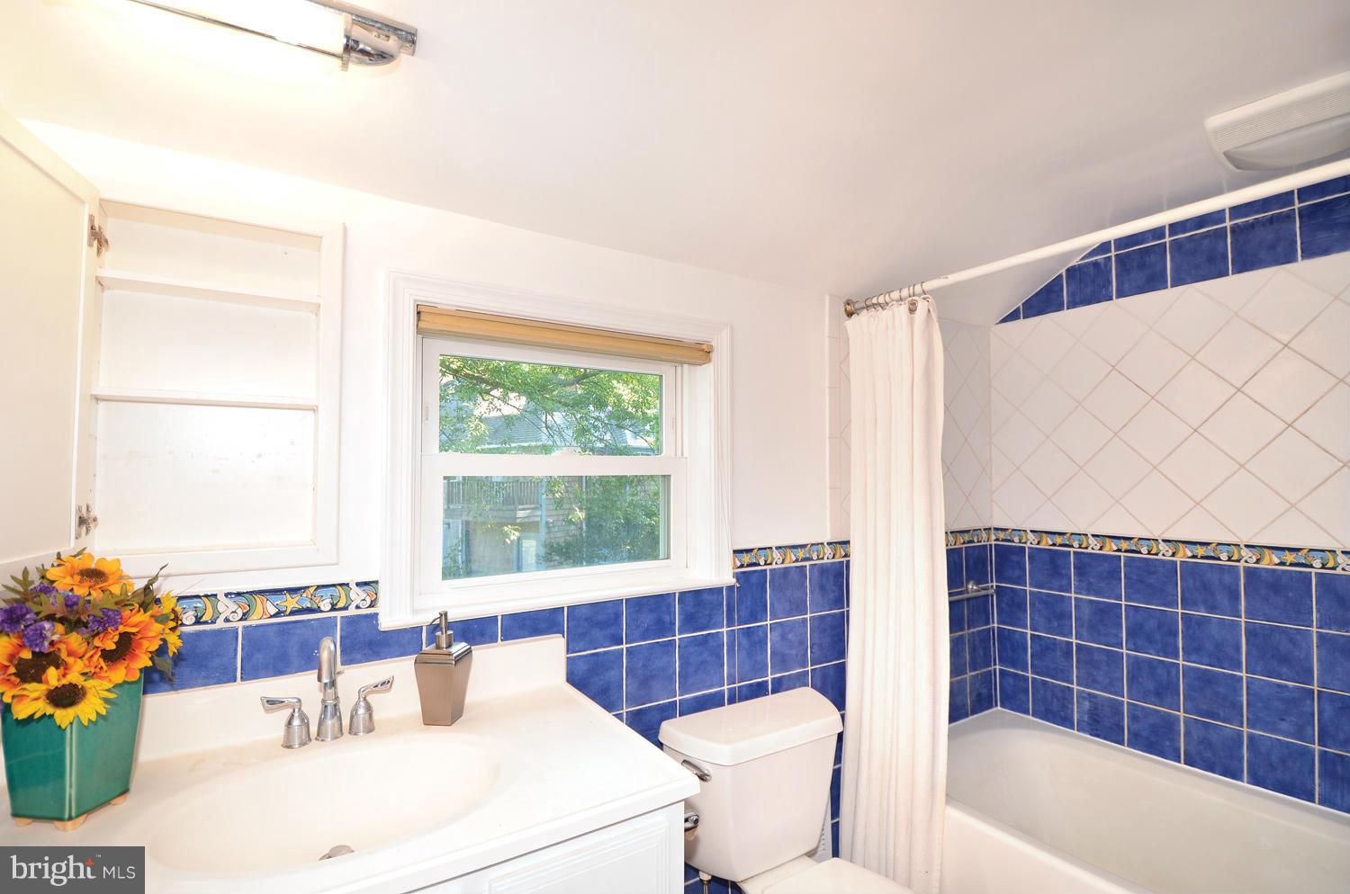 5701 Greentree Road Bethesda, MD 20817 - Photo 21 of 26 Bath