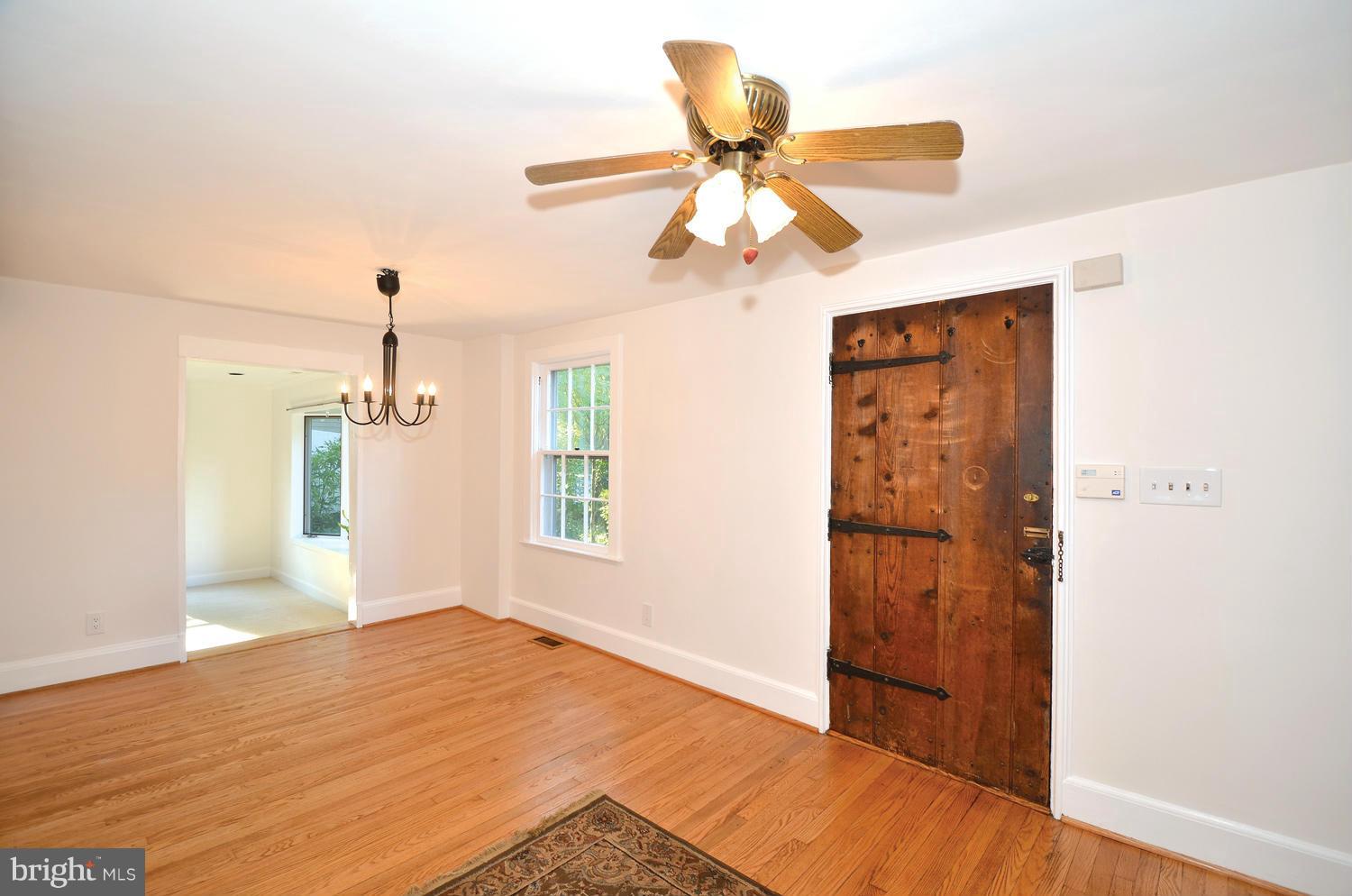 5701 Greentree Road Bethesda, MD 20817 - Photo 4 of 26 Interior (General)