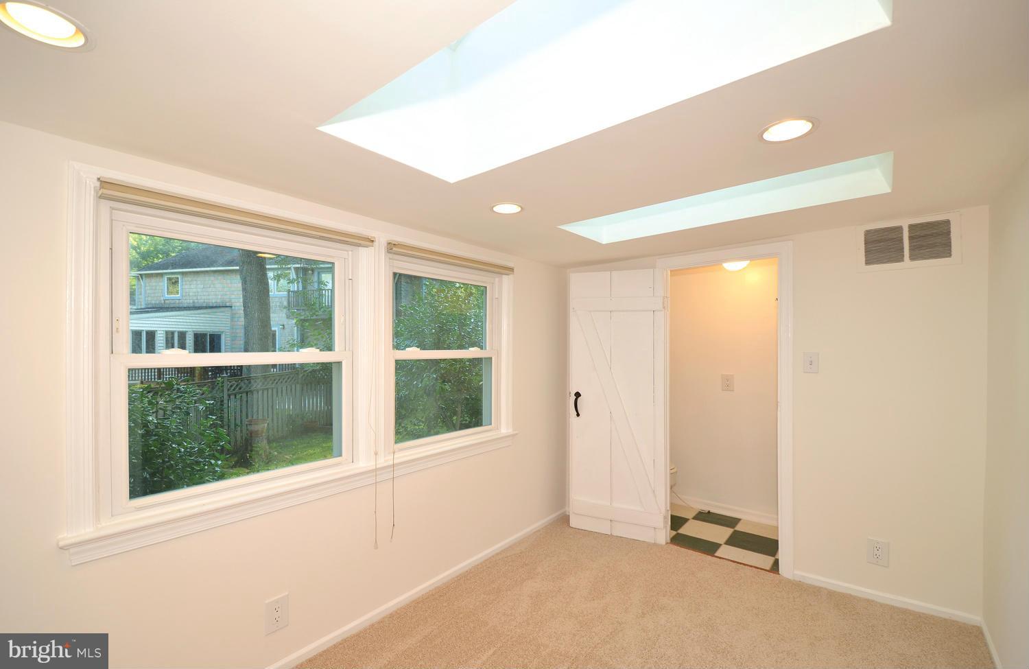 5701 Greentree Road Bethesda, MD 20817 - Photo 9 of 26 Interior (General)