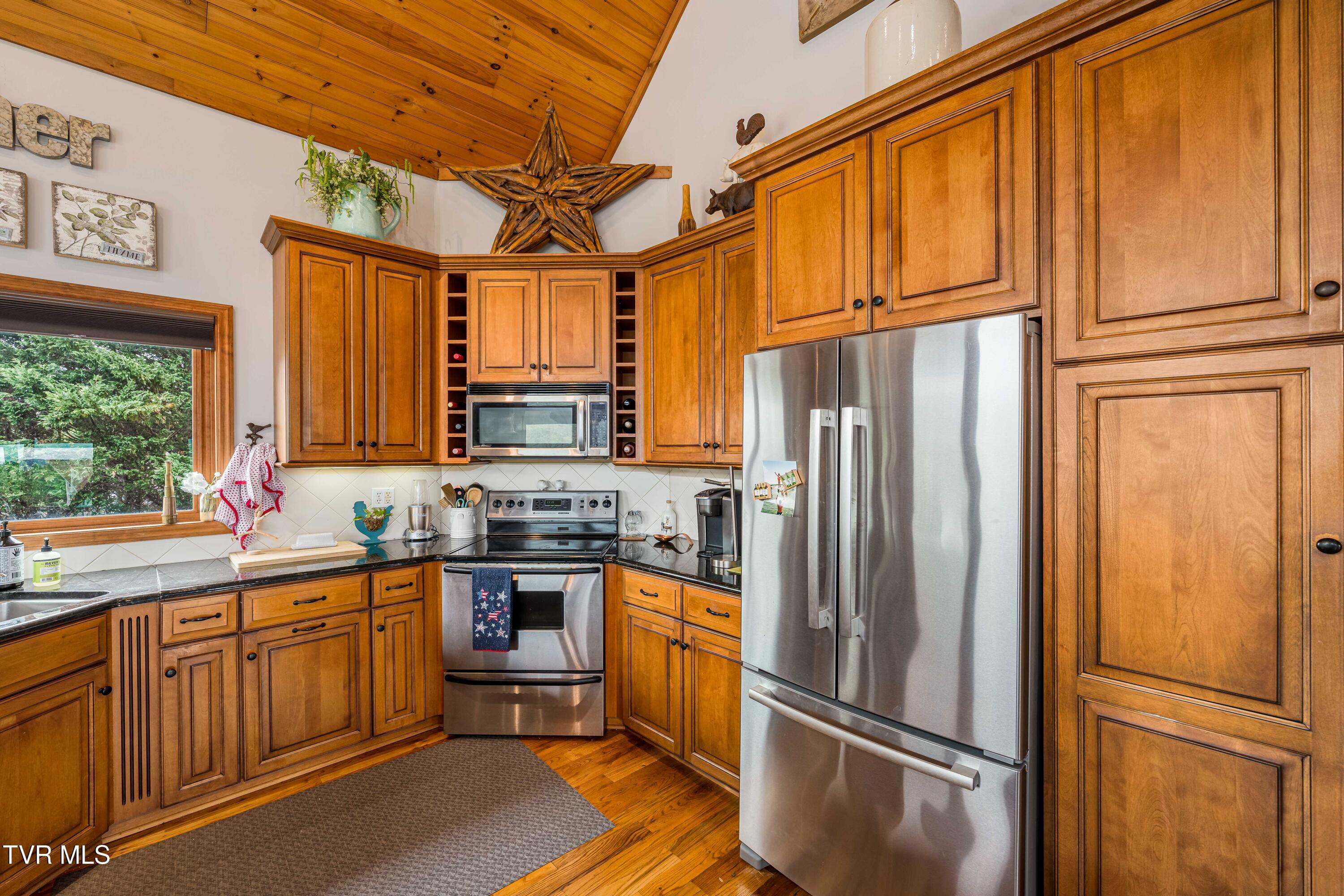 589 Harbor Point Road Butler, TN 37640 - Photo 6 of 64 598 Harbor Point Rd (60 of 89)