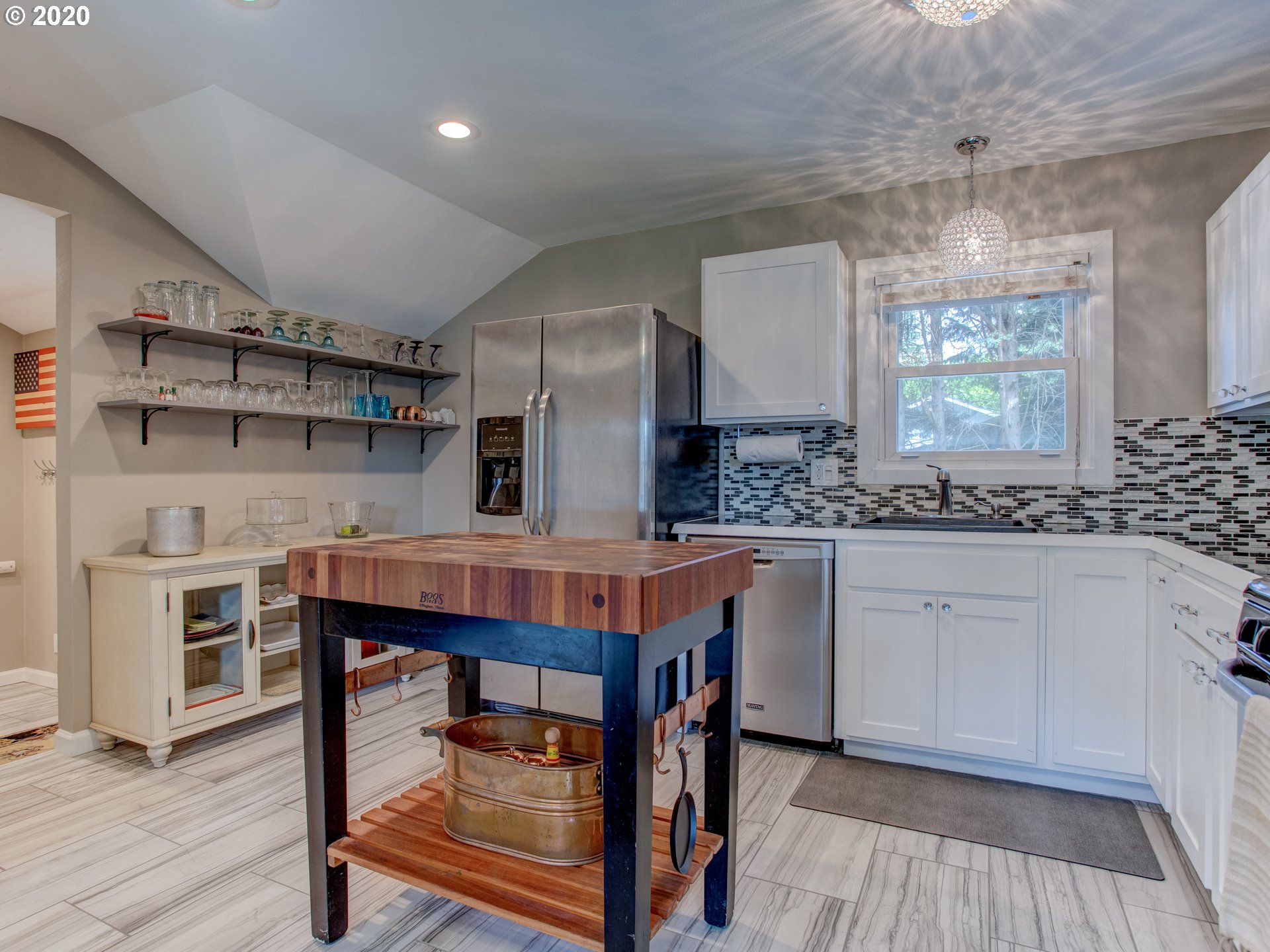 6431 Southwest Taylors Ferry Road Portland, OR 97219 - Photo 8 of 24 Gallery Image 8