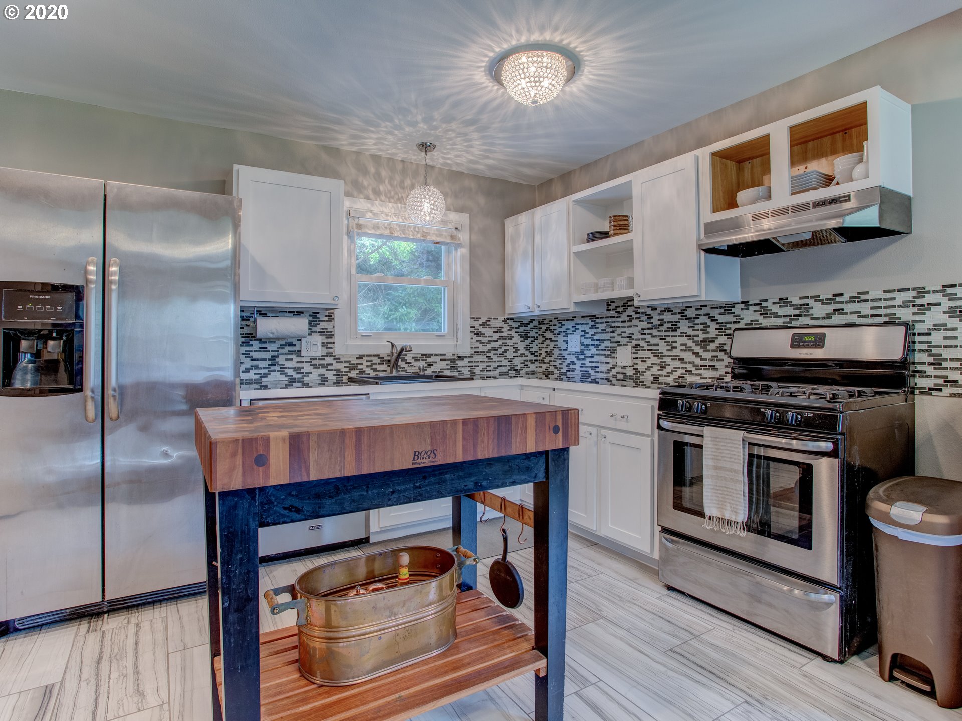 6431 Southwest Taylors Ferry Road Portland, OR 97219 - Photo 9 of 24 Gallery Image 9