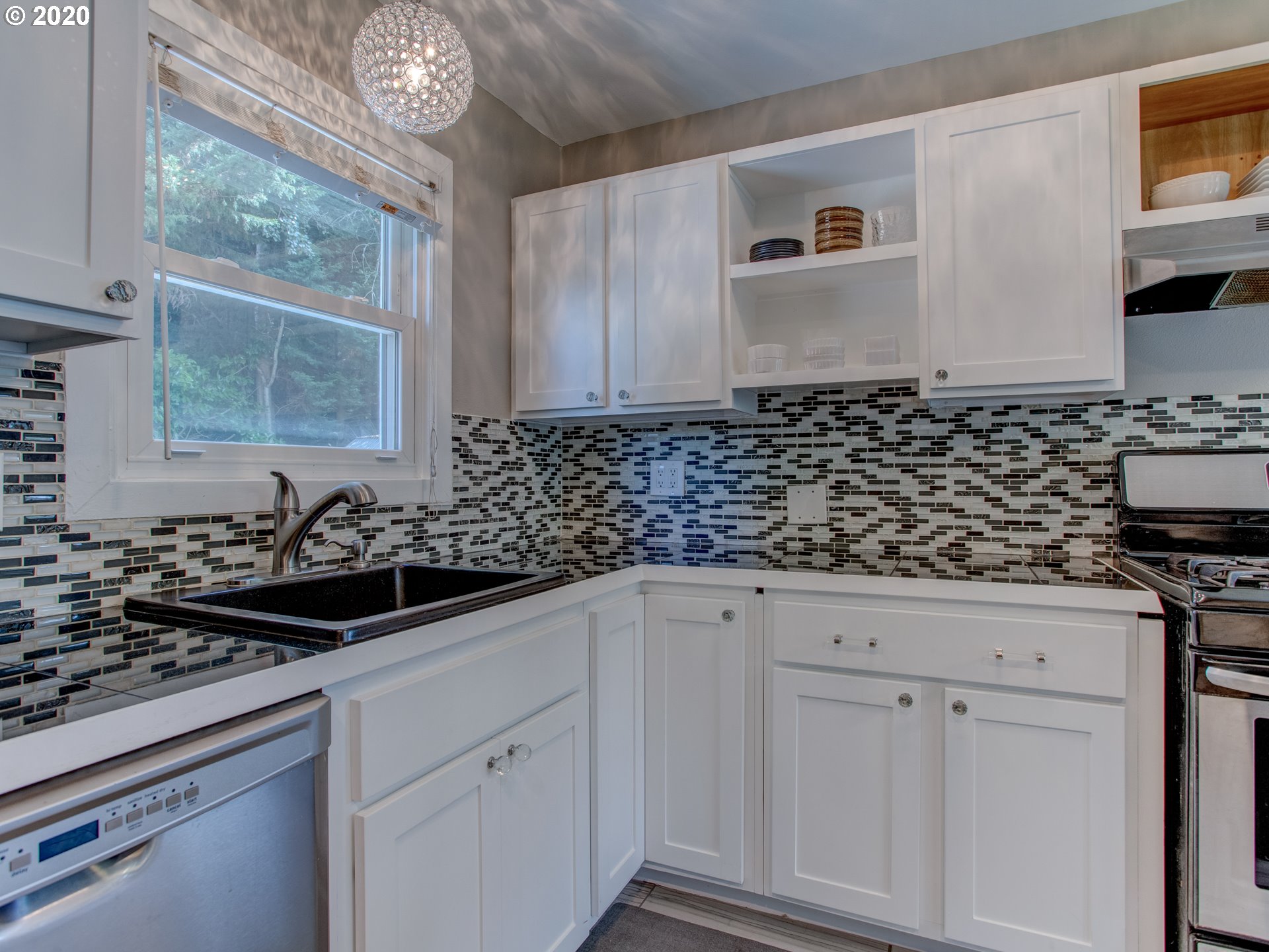6431 Southwest Taylors Ferry Road Portland, OR 97219 - Photo 10 of 24 Gallery Image 10