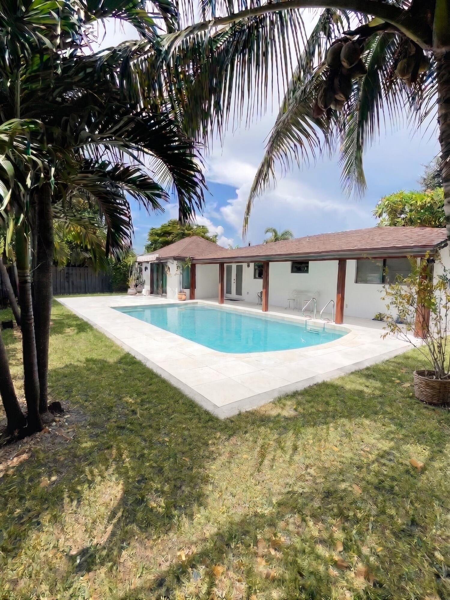336 Northeast 28th Terrace Boca Raton, FL 33431 - Photo 2 of 22 backyard