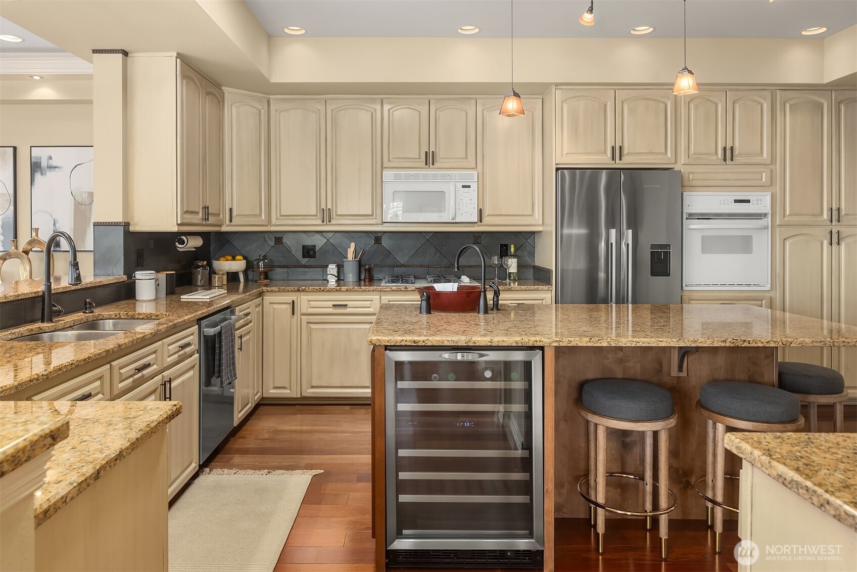 111 Main Street, Unit 203 Edmonds, WA 98020 - Photo 12 of 40