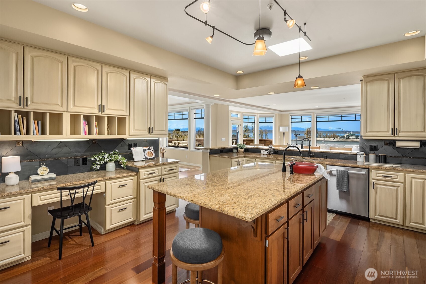 111 Main Street, Unit 203 Edmonds, WA 98020 - Photo 14 of 40