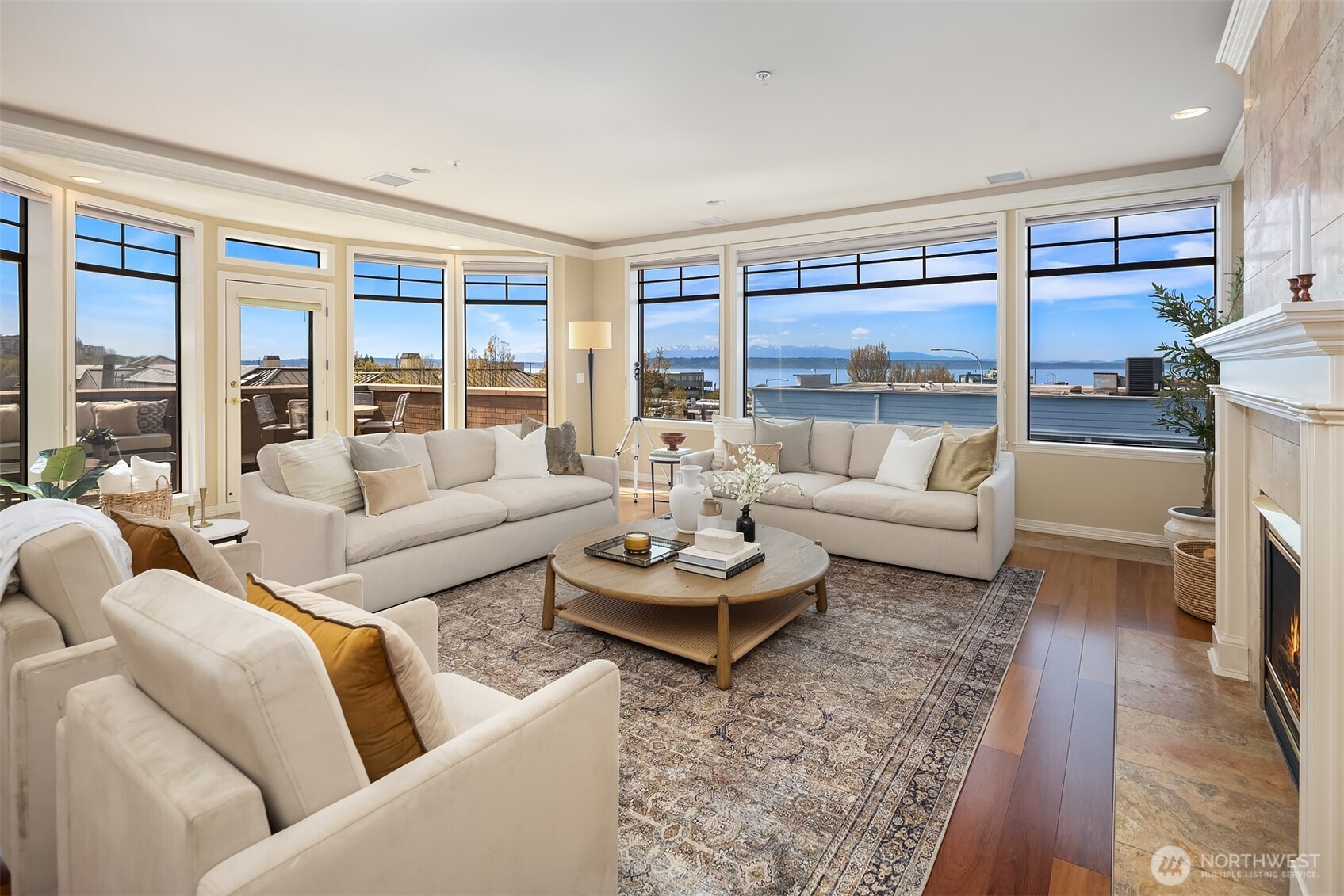 111 Main Street, Unit 203 Edmonds, WA 98020 - Photo 3 of 40