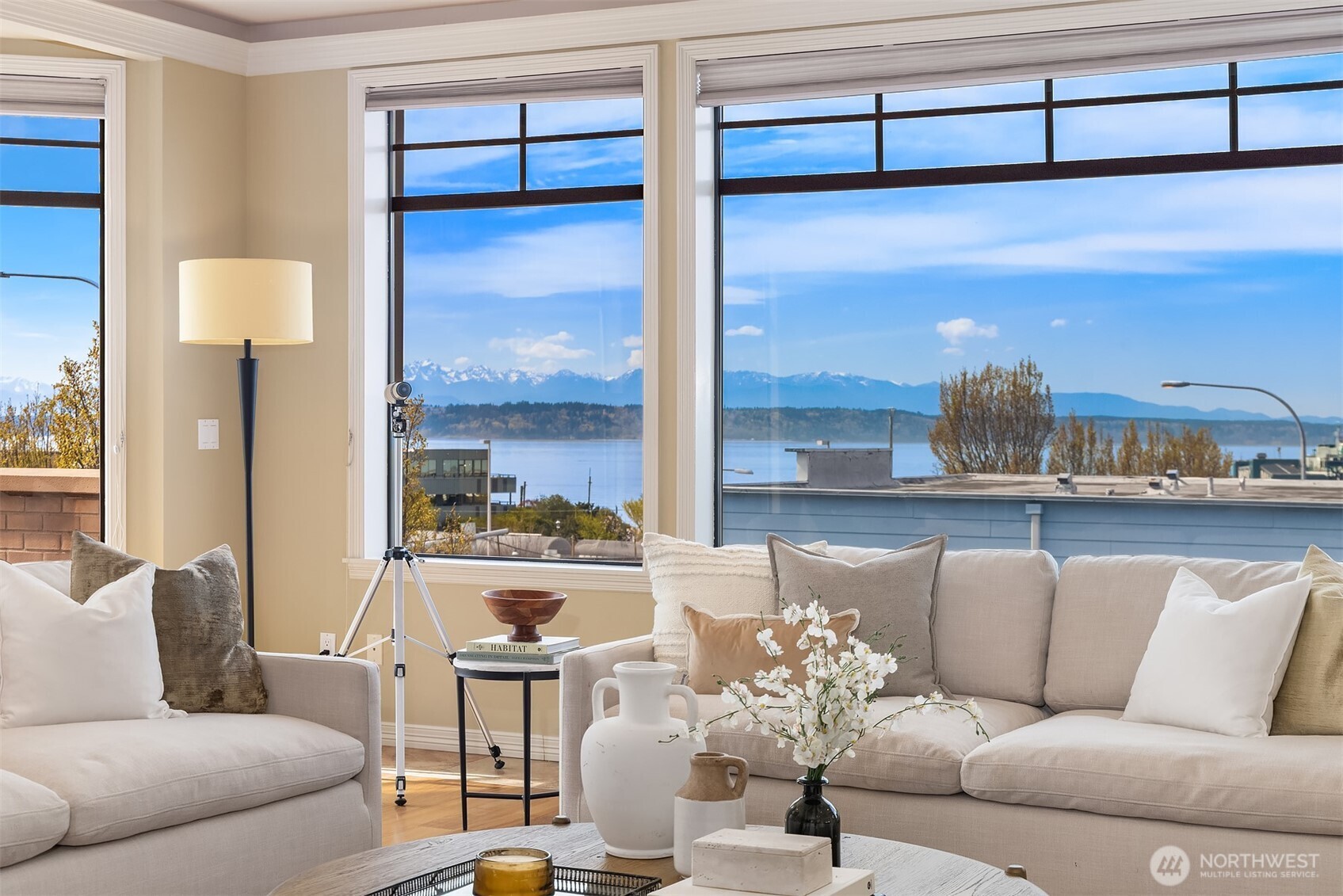 111 Main Street, Unit 203 Edmonds, WA 98020 - Photo 4 of 40