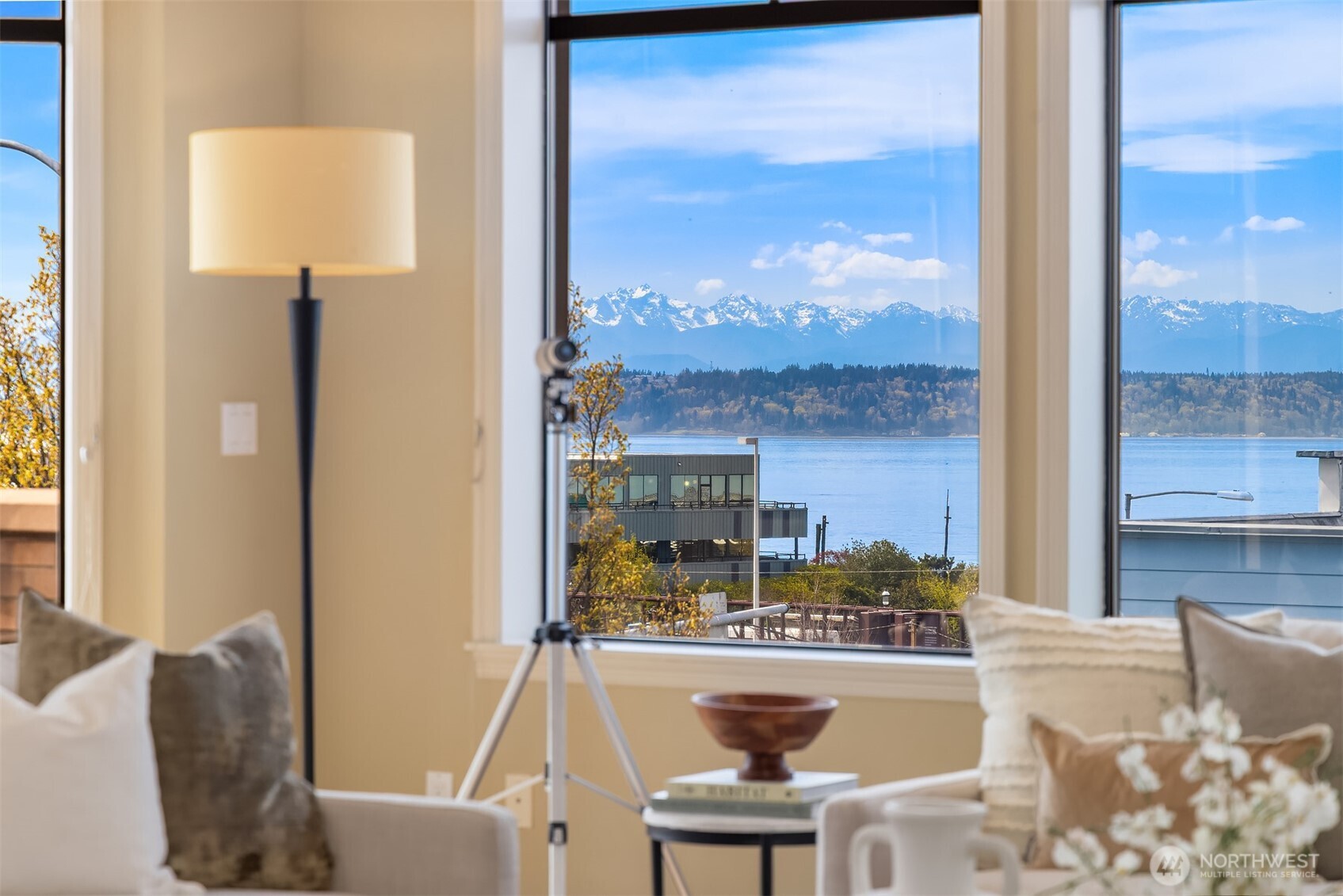 111 Main Street, Unit 203 Edmonds, WA 98020 - Photo 5 of 40