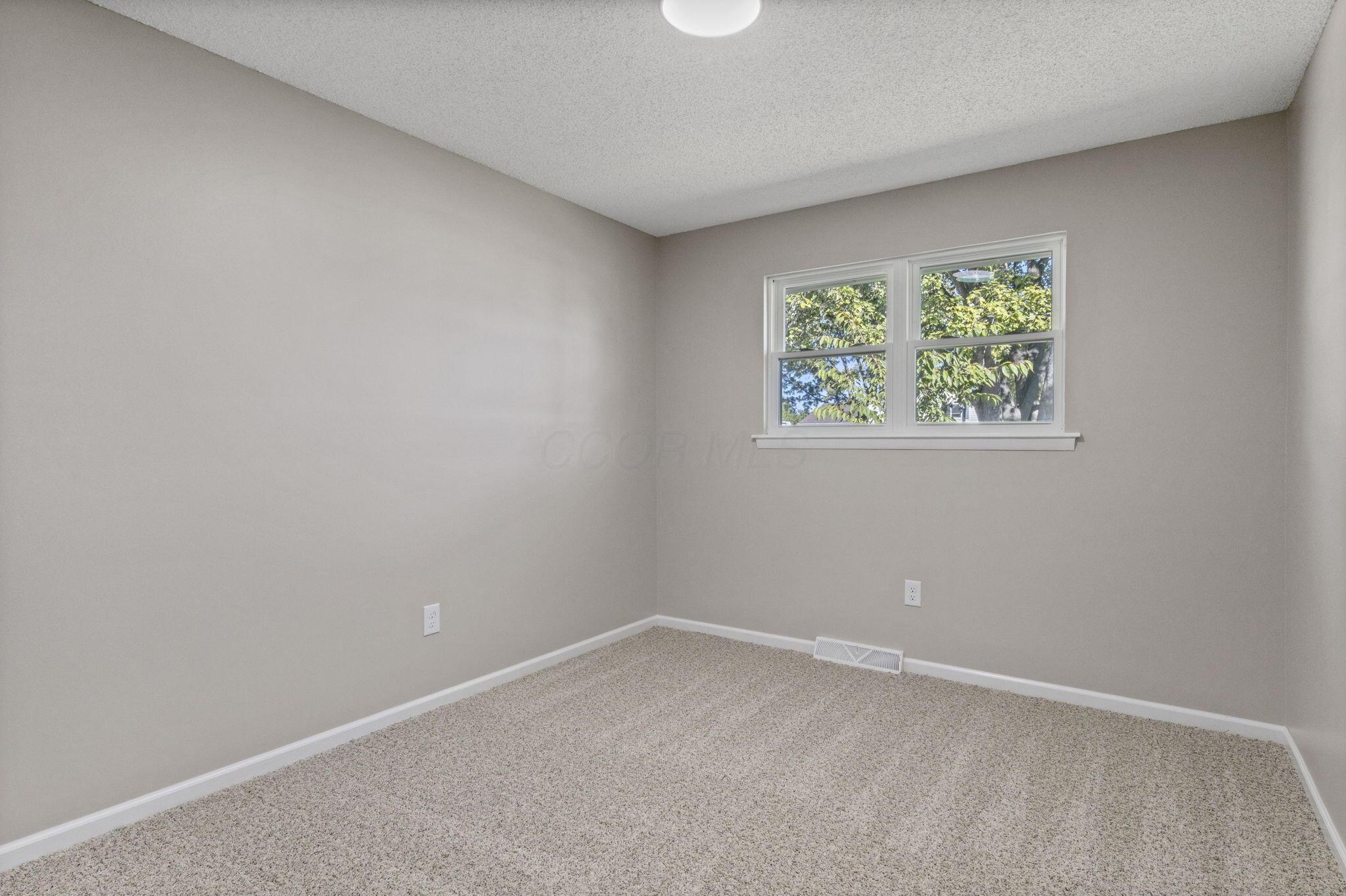 283 Blendon Road West Jefferson, OH 43162 - Photo 19 of 24 2025-10-16 283 Blendon Rd 071