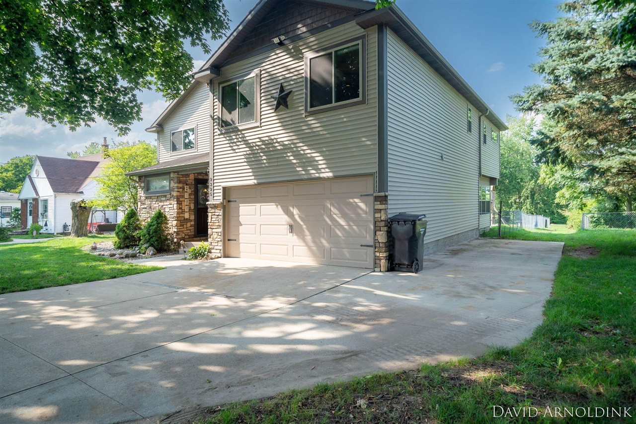 2325 Riley Court Hudsonville, MI 49426 - Photo 3 of 62