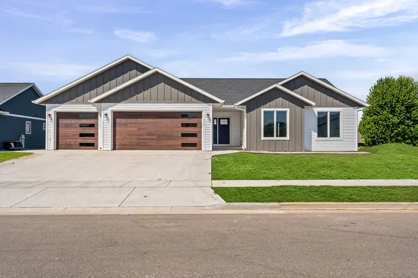 $499,500 | 1050 Crockett Drive, Holmen, WI 54636