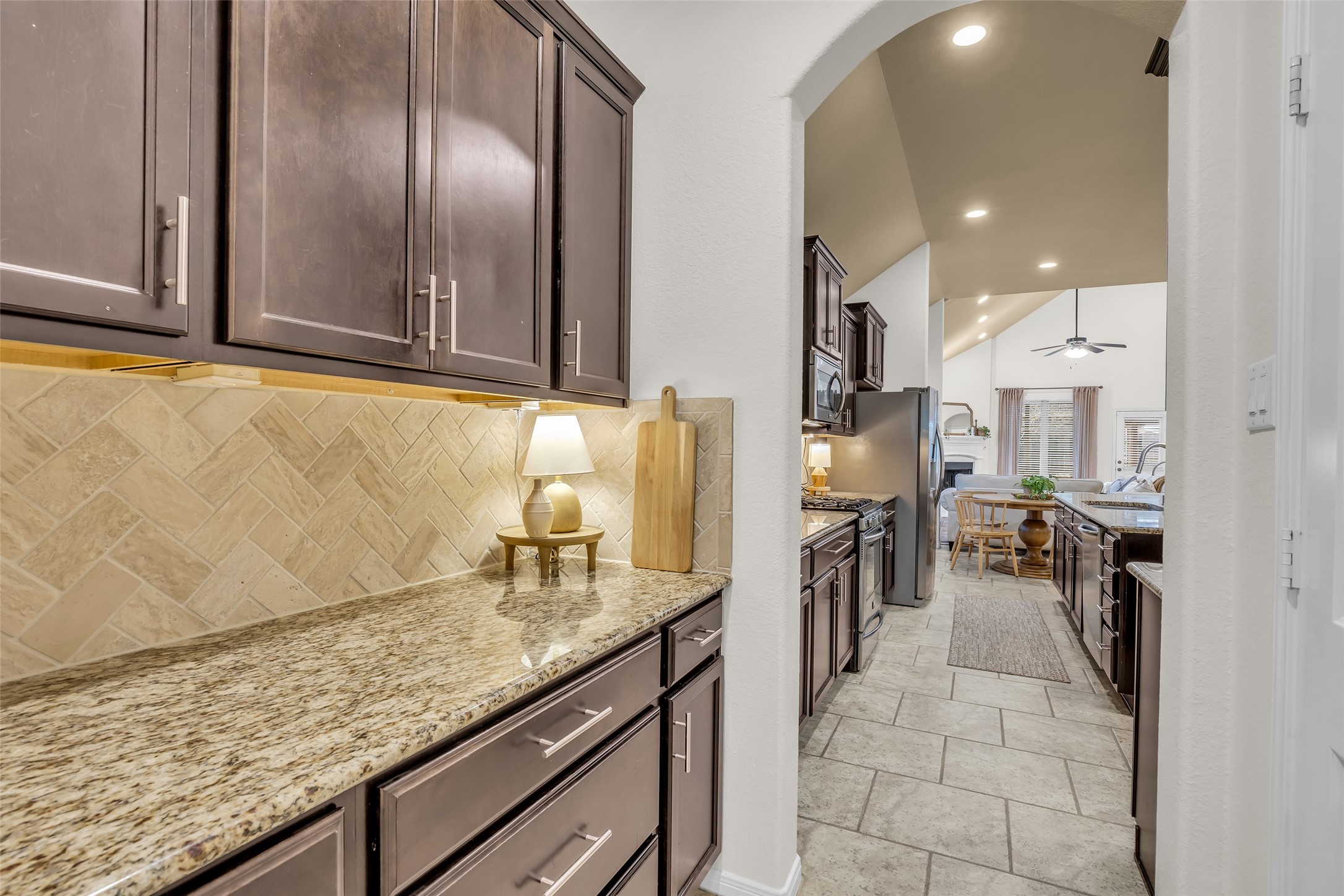 4503 Fenway Park Way Spring, TX 77389 - Photo 15 of 36 Butlers bar adjacent to walk in pantry between kitchen and dining