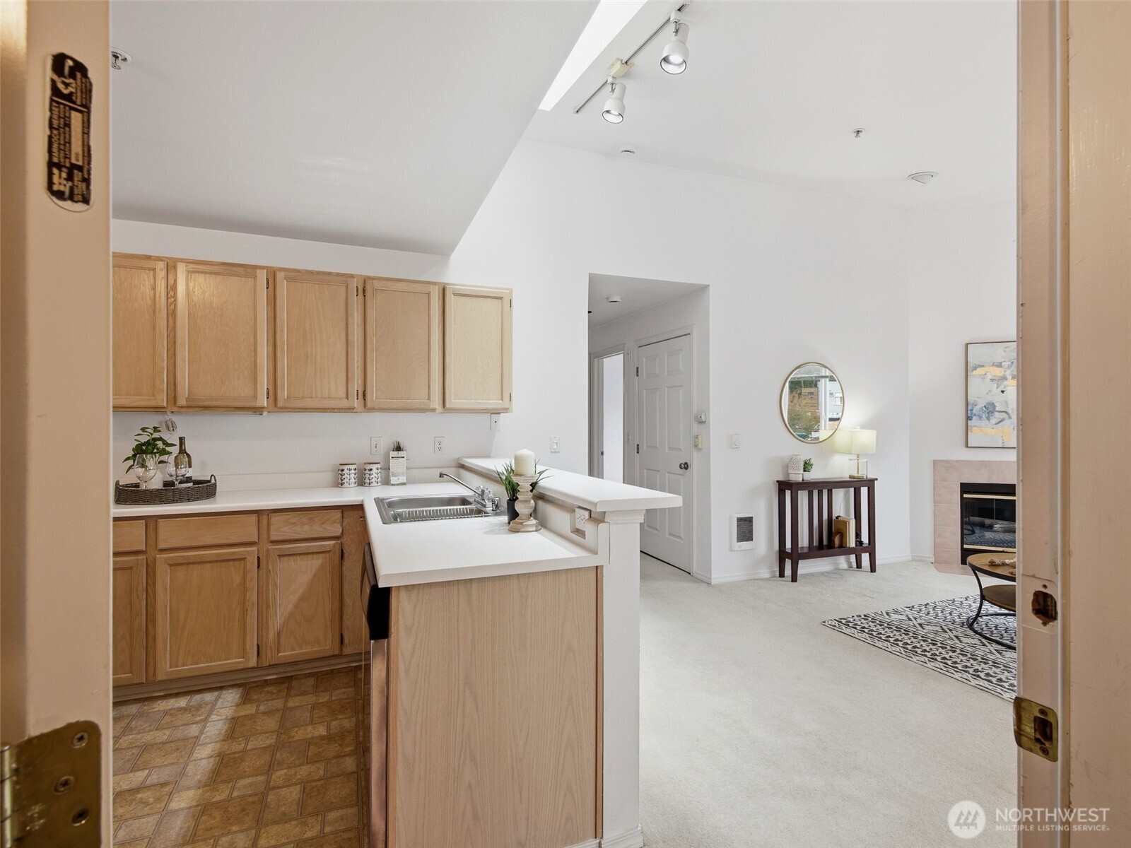 1733 Northwest 59th Street, Unit 301 Seattle, WA 98107 - Photo 4 of 35