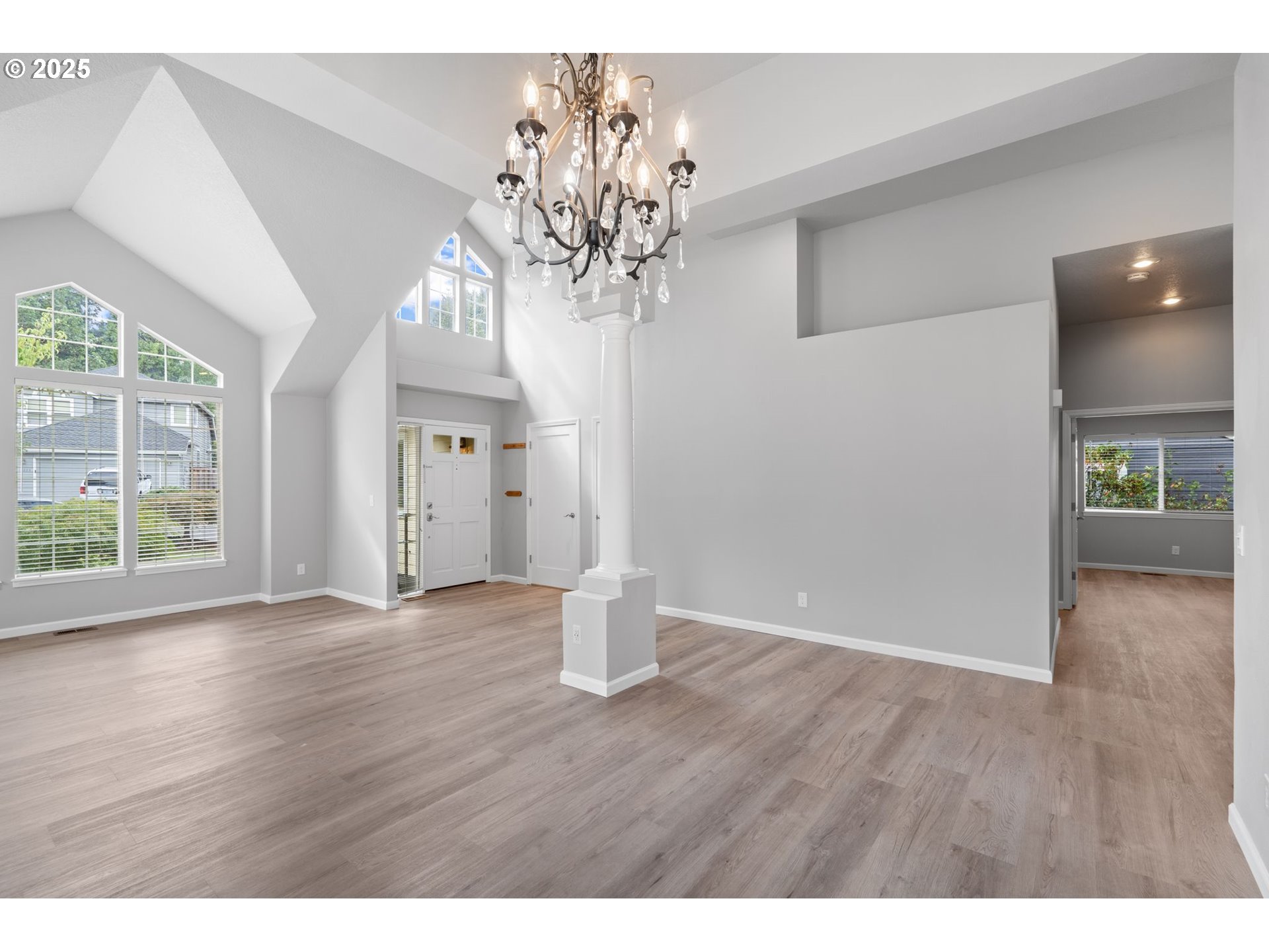 11224 Southwest Pintail Loop Beaverton, OR 97007 - Photo 10 of 32 Living Room/Entrance