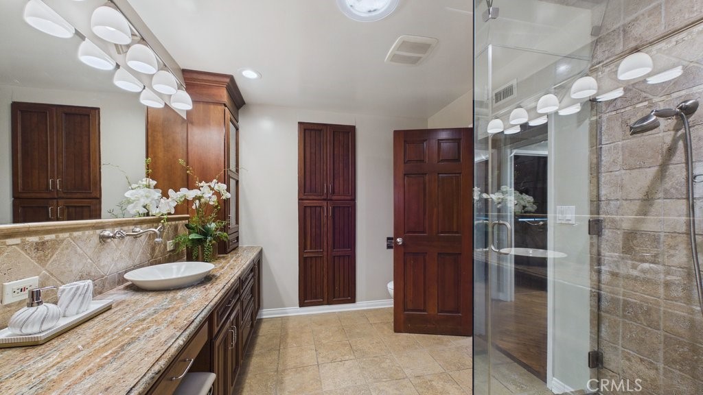340 Toyon Road Sierra Madre, CA 91024 - Photo 38 of 60 View of hallway bathroom