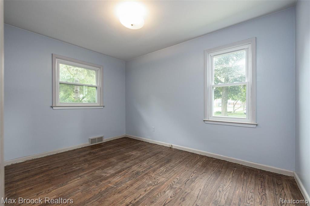 3648 Rockingham Road Royal Oak, MI 48073 - Photo 18 of 21