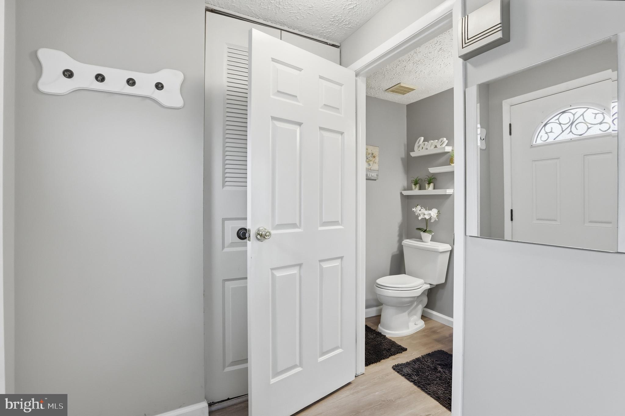 10504 Apple Ridge Road Gaithersburg, MD 20886 - Photo 3 of 33