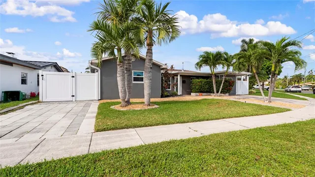 $890,000 | 935 Nautilus Isle, Dania Beach, FL 33004
