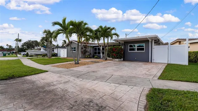 $890,000 | 935 Nautilus Isle, Dania Beach, FL 33004