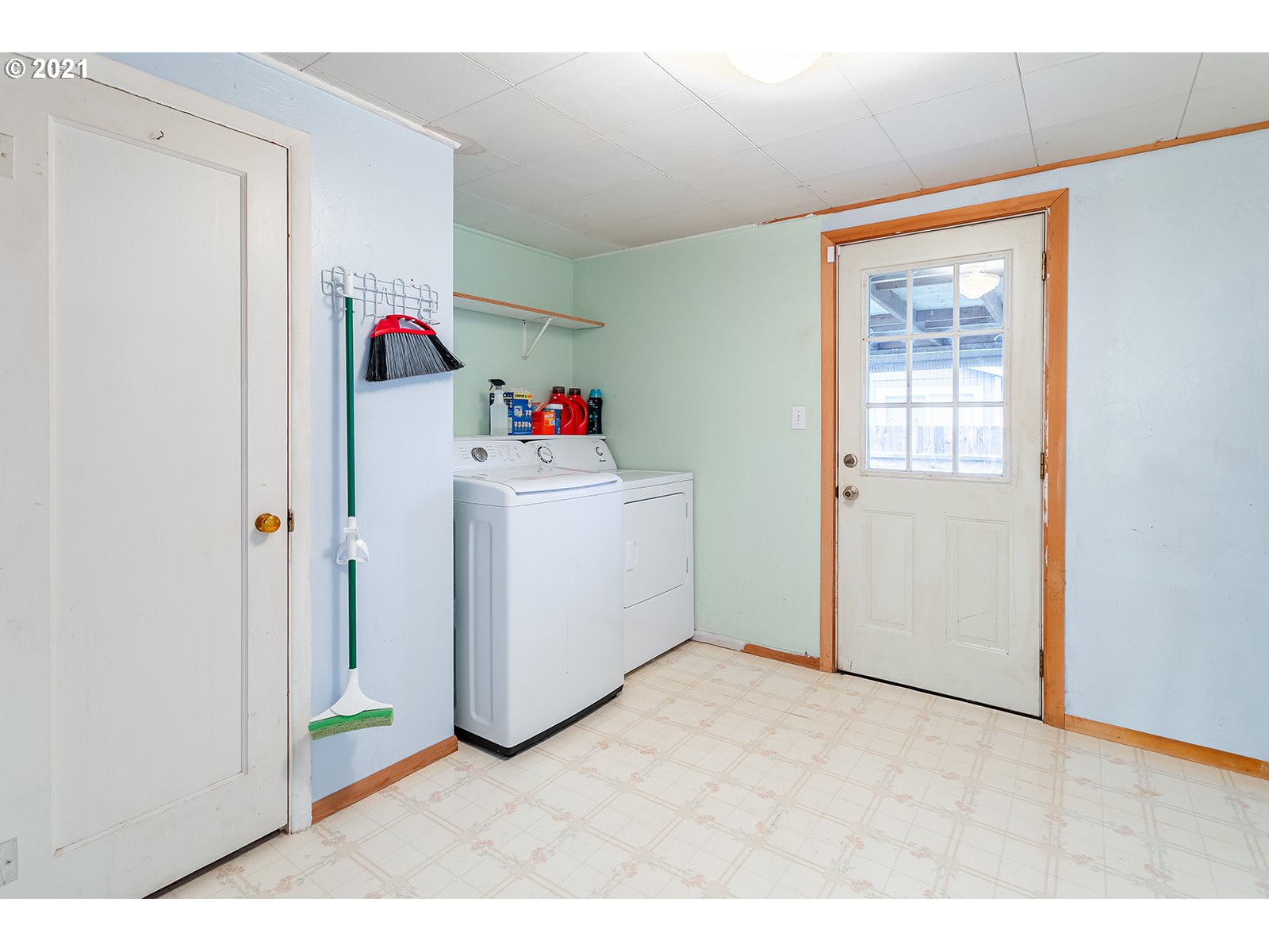 610 54th Street Springfield, OR 97478 - Photo 12 of 28