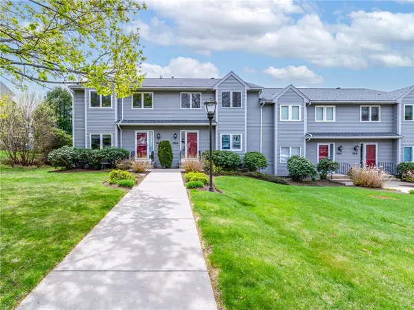 $489,900 | 40 Waterview Drive, Unit B, Smithfield, RI 02917