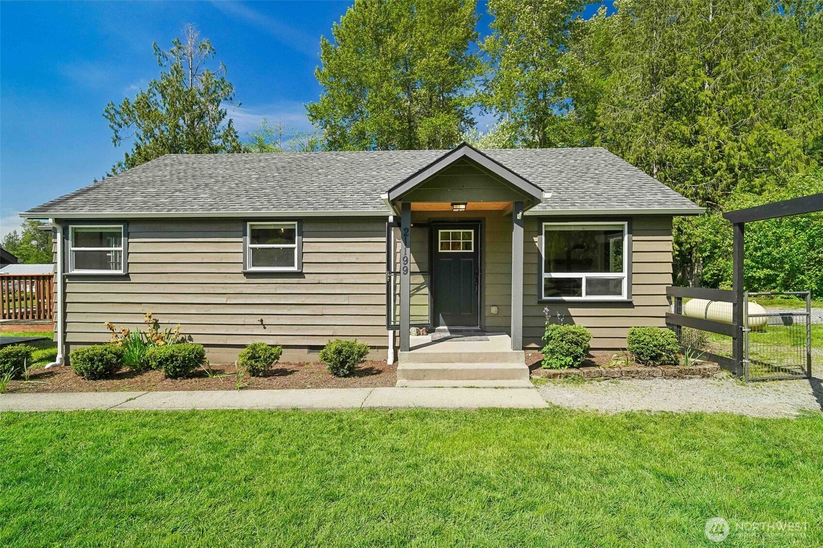 21199 Grip Road Sedro-Woolley, WA 98284 - Photo 3 of 37