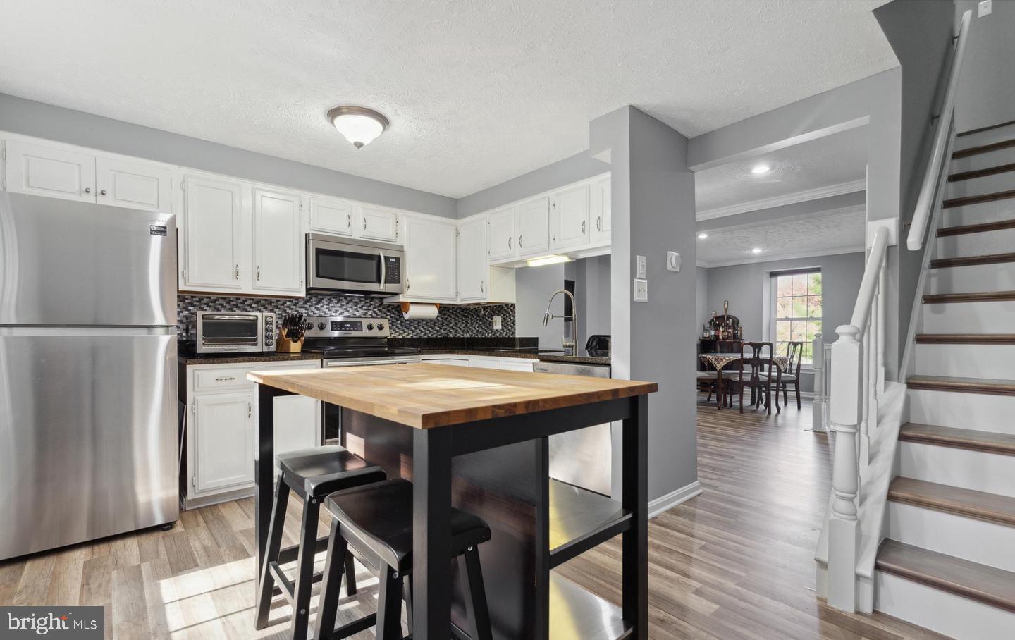 1679 Fieldthorn Drive Reston, VA 20194 - Photo 6 of 20 Gallery Image 6