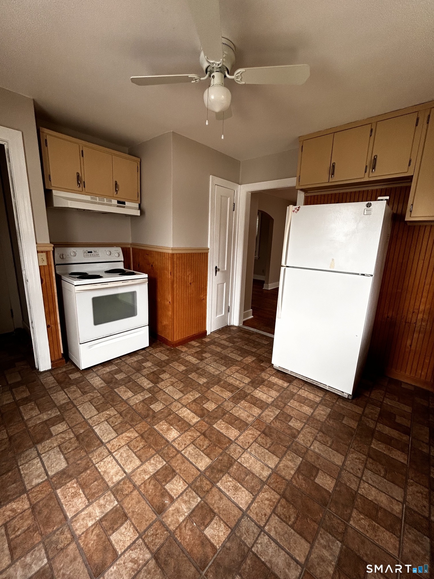 925 Meriden Road Waterbury, CT 06705 - Photo 5 of 17 Gallery Image 5
