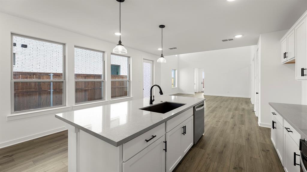 613 Wicklow Court Celina, TX 75009 - Photo 6 of 30 05. 613 Wicklow - Kitchen (3)