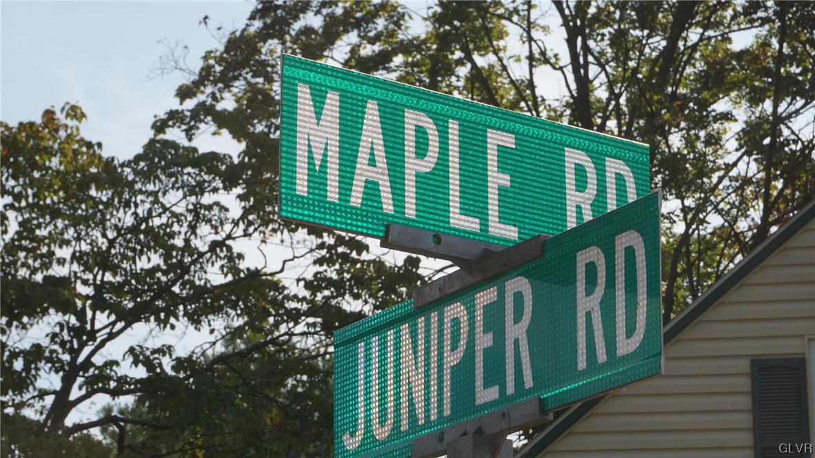 968 Juniper Road Hellertown, PA 18055 - Photo 4 of 33