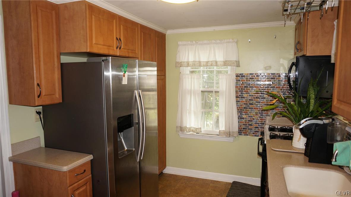 968 Juniper Road Hellertown, PA 18055 - Photo 8 of 33