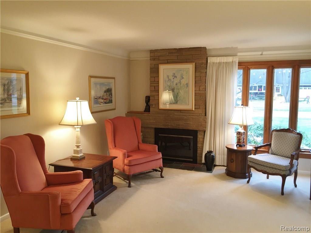 737 Shoreham Road Grosse Pointe, MI 48236 - Photo 2 of 21 Living room