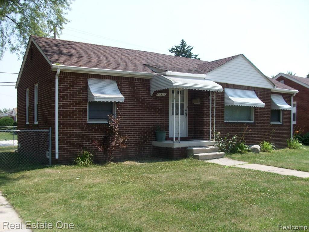 13517 Trenton Road Southgate, MI 48195 - Photo 3 of 27 Trenton Rd 046.jpg